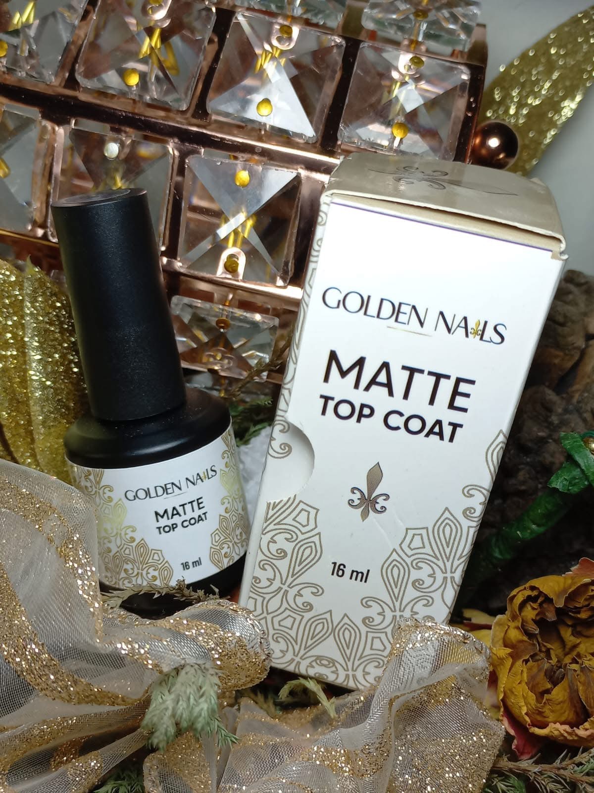 Top coat matte golden nails