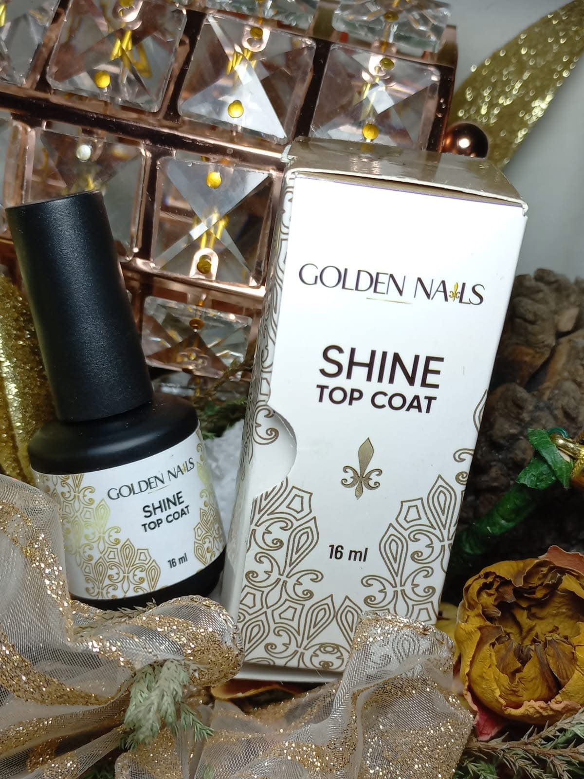 Top coat shine golden nails